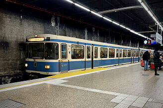 A-Wagen 107 als U7 im U-Bahnhof Hauptbahnhof