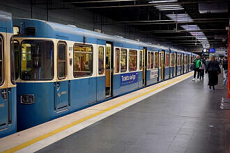 A-Wagen 207 als U6 im U-Bahnhof Odeonsplatz