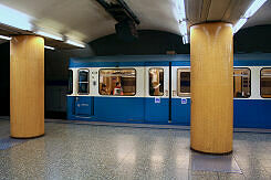 A-Wagen 310 im U-Bahnhof Poccistraße