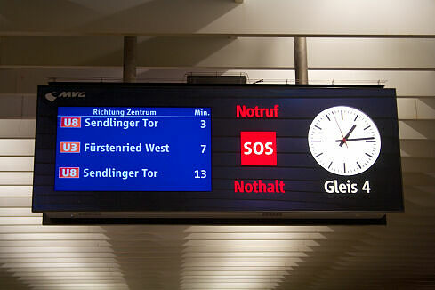 Zugzielanzeiger In Den Bahnhöfen Der Münchner U-Bahn - U-Bahn München