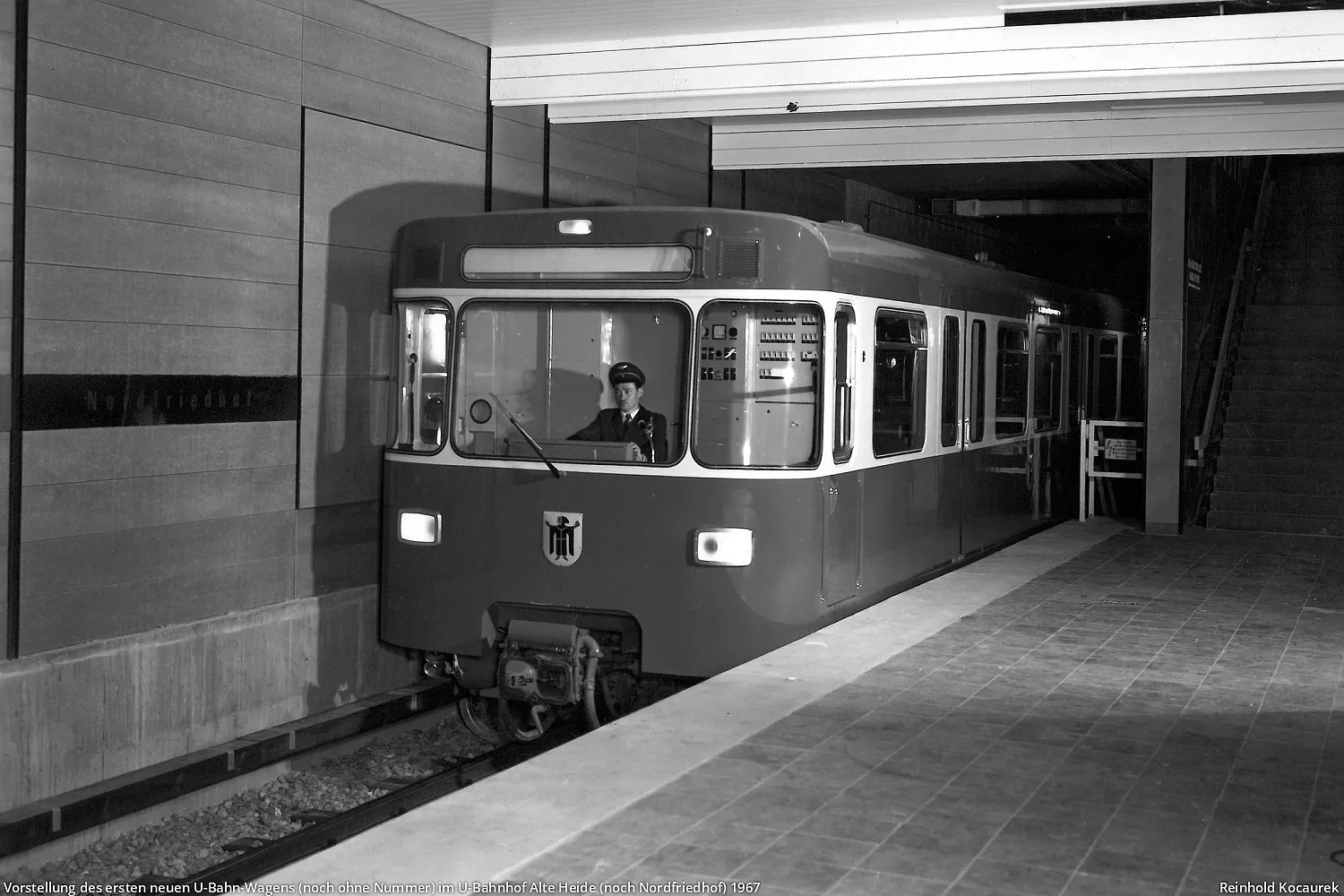 Wann fährt die erste U-Bahn in München?