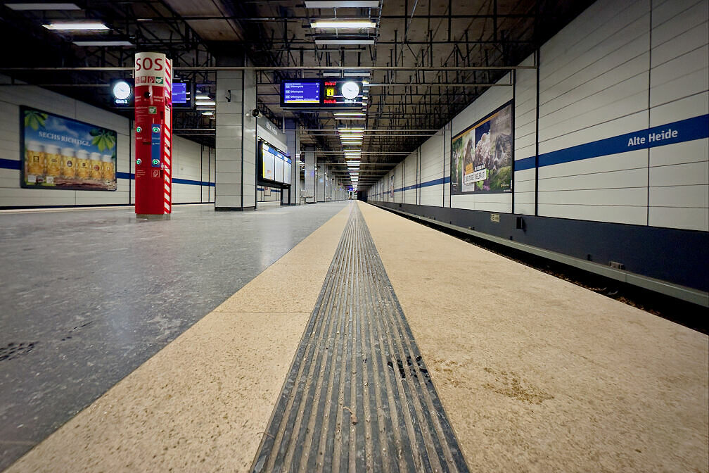 Taktiles Leitsystem im Bahnhof Alte Heide